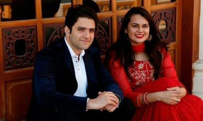  Ias Toppers Pair Applied For Divorce,, Athar Aamir Ul Shafi Khan , Tina Dabi, In-TeluguStop.com