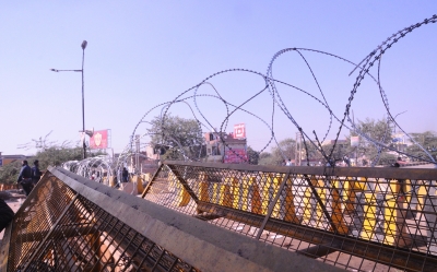  Farmers’ Stir Chokes Various Points Near Delhi-haryana Border-TeluguStop.com