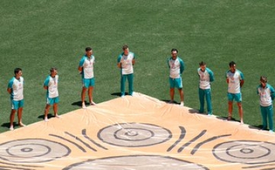  India, Aus Players Take Part In ‘barefoot Circle’ Ceremony Against R-TeluguStop.com