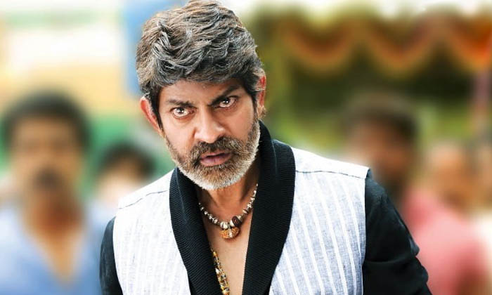 Telugu Auto, Luck Sakhi, Jagapathi, Jagapathi Babu, Legend, Telugu Veteran, Telu