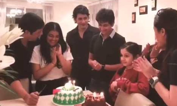  Mahesh Babu, Namratha, Happy Birthday, Celebrations, Tollywood, Sarileru Nikkevv-TeluguStop.com