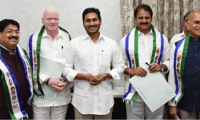 Telugu Letter, Pillisubash, War, Rajyasabha, Sucharitha, Trimurtulu, Ysrcp-Polit