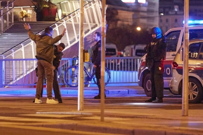  Vienna Shootings Toll Reaches 4, Manhunt On For Suspect (2nd Ld)-TeluguStop.com