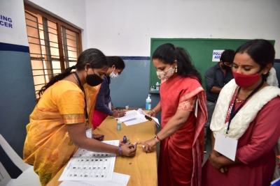  18.20% Polling In Hyderabad Till 1 Pm (2nd Ld)-TeluguStop.com