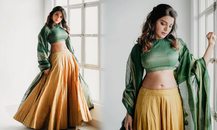 Aathmika Stunning Looks Are Winning The Internet-telugu Actress Photos Aathmika Stunning Looks Are Winning The Internet High Resolution Photo