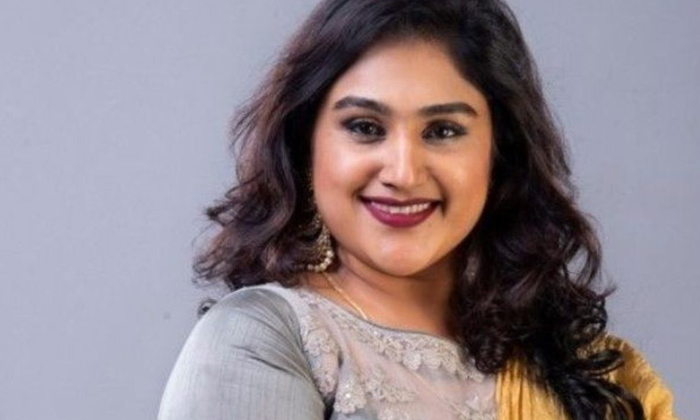  Vanitha Vijaykumar Five Time Love Viral In Social Media, Actress Vanitha Vijayku-TeluguStop.com