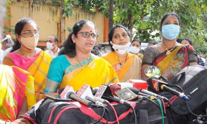  Andhra Pradesh Women's Commission Chairperson Vasireddy Padma Complaint Against-TeluguStop.com