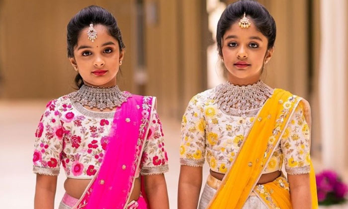  Telugu Hero Manchu Vishnu Daughters Ariyana And Viviana Looks Cute In Traditiona-TeluguStop.com