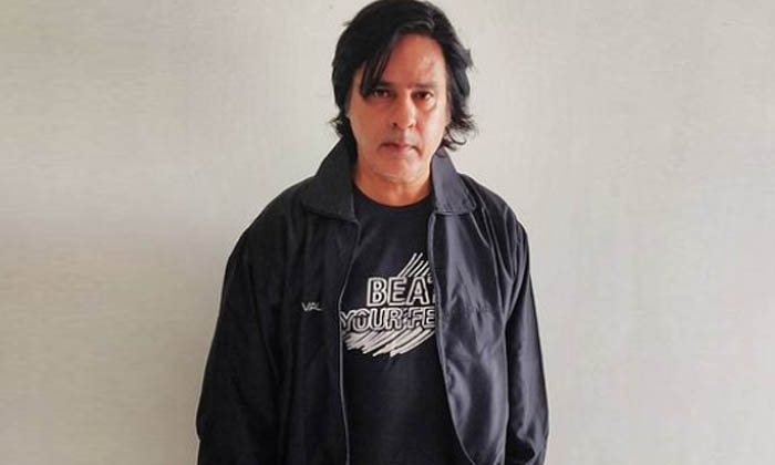  Bollywood Big Boss Season One Winner Rahul Roy Recovered From Brain Stroke, Rah-TeluguStop.com