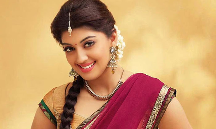  Pranitha Subhash Item Girl In Krack Movie, Tollywood, Telugu Cinema, Sandalwood,-TeluguStop.com