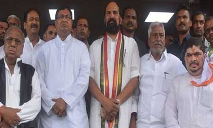  Telangana Congress Mps Emergency  Delhi Tour Today, Rewanth Reddy, Komatireddy V-TeluguStop.com