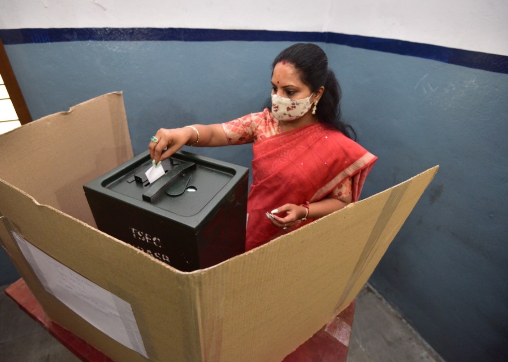  Sec Clarifies Kavitha Fake Vote Issue-TeluguStop.com