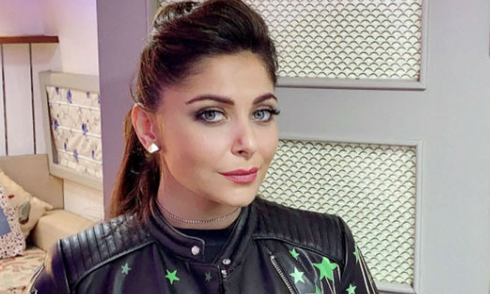  Star Singer Kanika Kapoor About Corona Virus Bad Memories, Star Singer Kanika Ka-TeluguStop.com