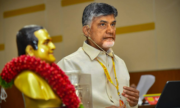  So Many Doubts On Tdp Mla.. Inner Political Talks,vallabhbhaneni Vamsi, Vasupall-TeluguStop.com