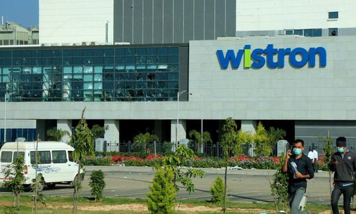  Apple Supplier Wistron Employees Looted Iphones And Damage To Company, Wistron,k-TeluguStop.com