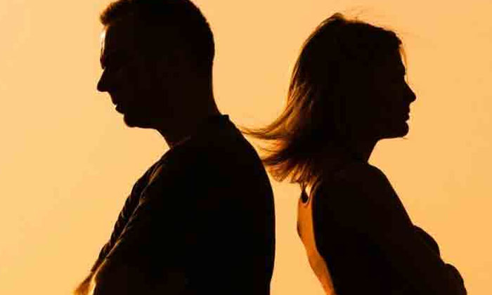  Husband Goes To Court For Wife Hiding Periods, Gujarat, Husband Goes To Court, W-TeluguStop.com