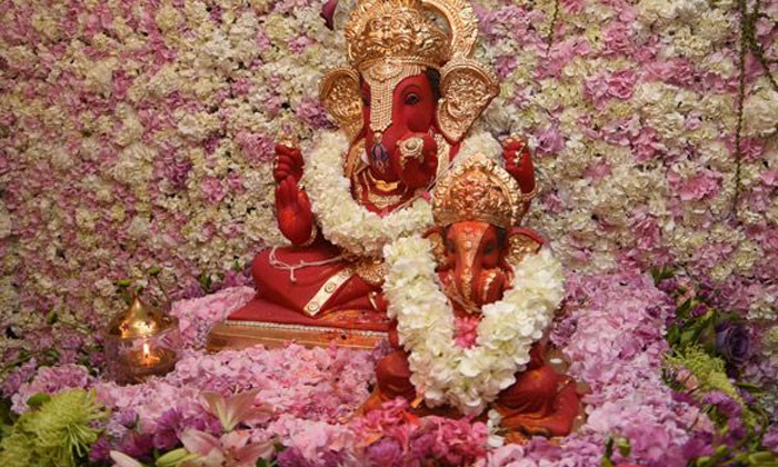  How It Has Become Customary To Remove The Knots In Front Of Ganapati, గుం-TeluguStop.com