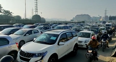  Security Checks Cause Traffic Snarls On Delhi-gurugram Border-TeluguStop.com