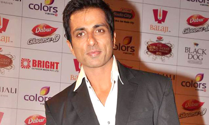  Sonu Sood Is Selected For Hero Of The Year, Hero Of The Year, Sonu Sood, Star He-TeluguStop.com