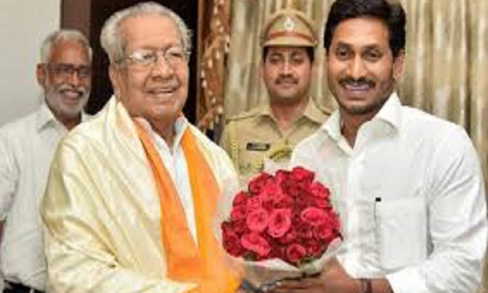 Telugu Apgovernor, Bidendose, Dcp Akhil Priya, Komarambhim, Lathichargebjp, Sris