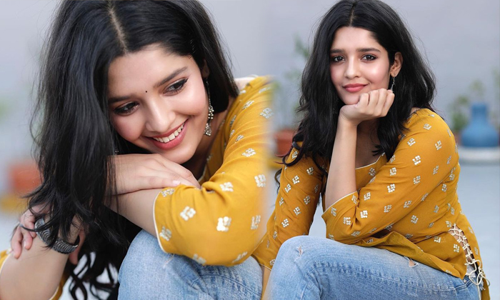 Actress Ritika Singh Sizzling Look Images-telugu Actress Photos Actress Ritika Singh Sizzling Look Images -  Ritikasingh High Resolution Photo