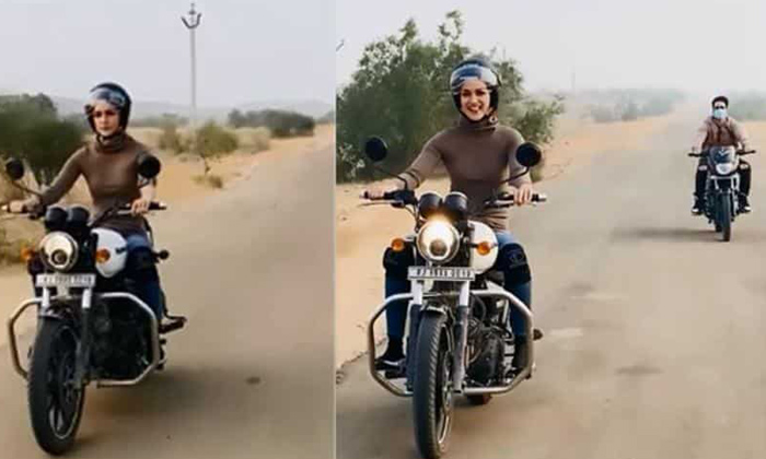  Viral: Kriti Sanon’s Bike Skills For ‘bachchan Pandey’-TeluguStop.com