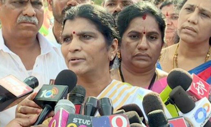  Lakshmi Parvathi Shocking Comments On Small Ntr, Lakshmi Parvathi,lakshmi Parvat-TeluguStop.com