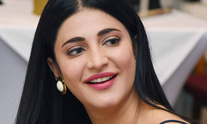  Shruthi Haasan Sensational Comments About Mother Roles, Shruthi Haasan, Krack Mo-TeluguStop.com