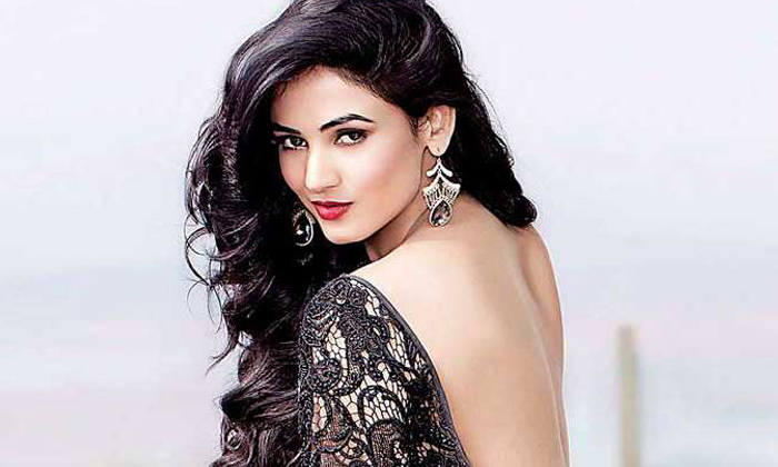  Sonal Chauhan Wants Two Weddings One Beach And One Mountains,sonal Chauhan,two W-TeluguStop.com