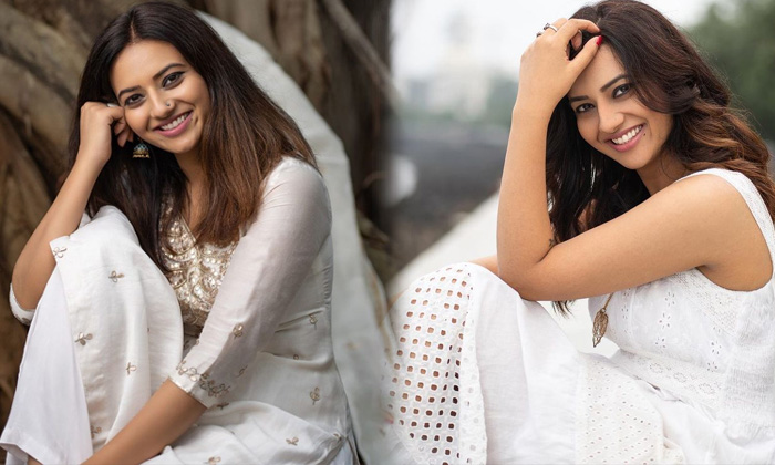 South Indian Actress Isha Chawla Latest Glamorous Photos - Actressisha Isha Chawla Ishachawla High Resolution Photo