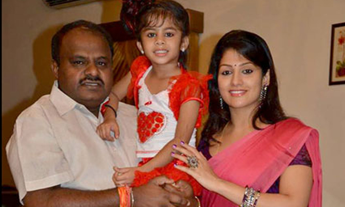  Telugu Actress Radhika Kumaraswamy First Husband Death News, Radhika Kumaraswamy-TeluguStop.com