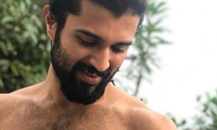  Pic Talk: Shirtless Devarakonda With Malayalam Actor-TeluguStop.com