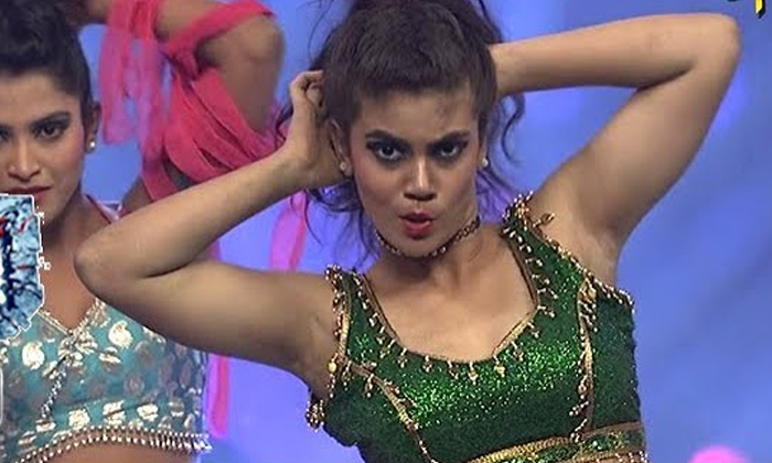  What If Dhee Aksakhan's Earnings Are Well Known Aqsa Khan Dancer Aqsa Khan,dee J-TeluguStop.com