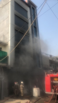  Fire At Hardware Shop In Delhi, No Casualty-TeluguStop.com