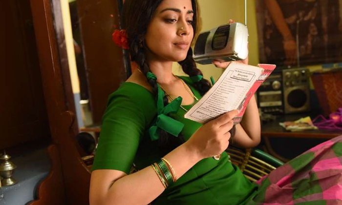  Actress Shriya Sharan Favoruite Book Is The Anarchy,tollywood,sriya,intrested In-TeluguStop.com