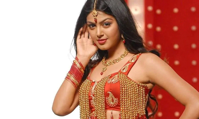  Monal Gajjar Demands Huge Remuneration For Special Song  And Shop Opening Offers-TeluguStop.com