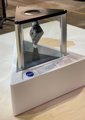  Moon Rock Now On Display In Oval Office Of White House-TeluguStop.com