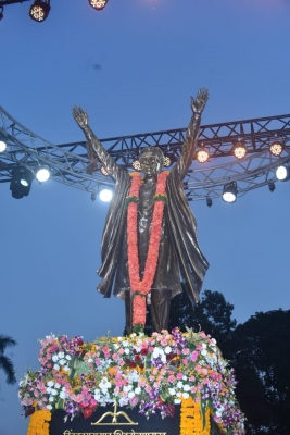  Mumbai Gets First Statue Of Balasaheb Thackeray-TeluguStop.com