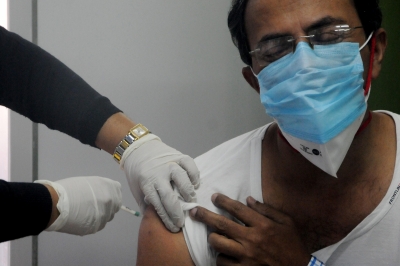  Over 20,000 Private Healthcare Workers In Telangana Take Vaccine-TeluguStop.com