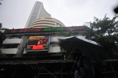  Sensex Slumps 700 Points, Gives Up 49,000 (2nd Lead)-TeluguStop.com