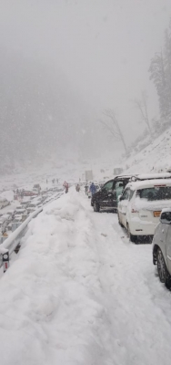  ‘team Raptors’ Hailed For Rescuing Tourists Stuck On Icy Manali Road-TeluguStop.com