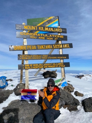  Telangana Ips Officer Scales Mt. Kilimanjaro-TeluguStop.com