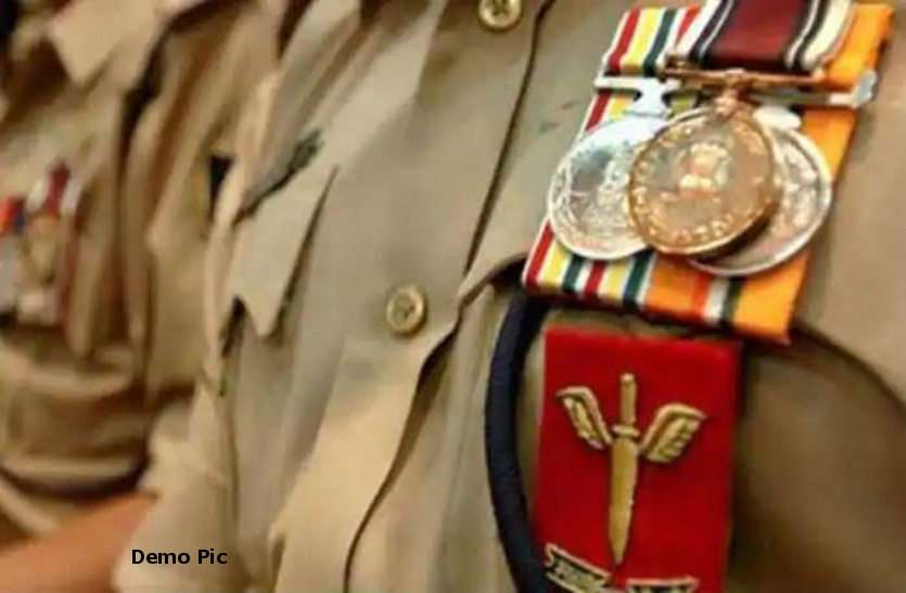  Police Man, Best Life, Protection Medals,  President Ramnath Kovind-TeluguStop.com