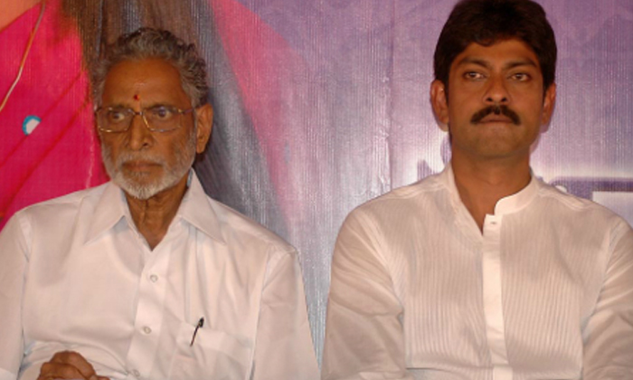  Jagapathi Babu, Vb Vijayendra Prasad, Dasara Bulludu , Director,akennanai Nagasw-TeluguStop.com