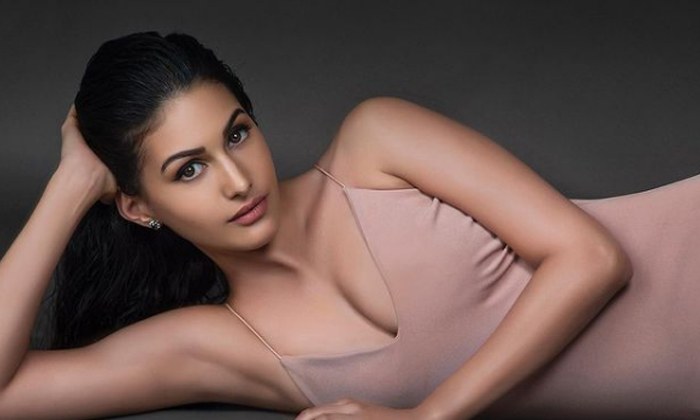 Actress Amyra Dastur Spicy Images-telugu Actress Photos Actress Amyra Dastur Spicy Images - Amyradastur Actressamyra Te High Resolution Photo