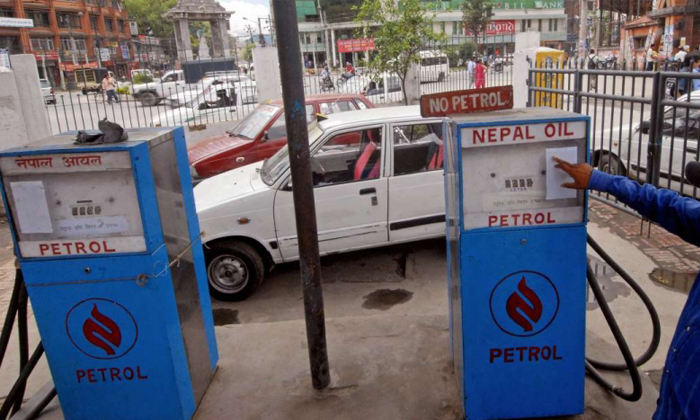  As Prices Of Petrol In India Spiral Smuggling Of Fuel From Nepal Rises, Nepal,-TeluguStop.com