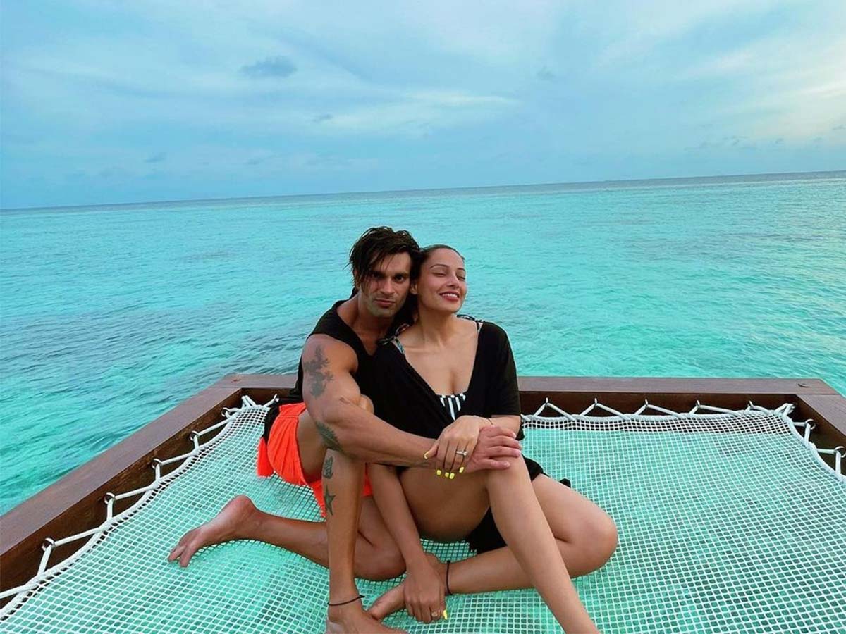  Bollywood Actress Bipasha Basu Holidaying In Maldives Along With Husband Karan S-TeluguStop.com