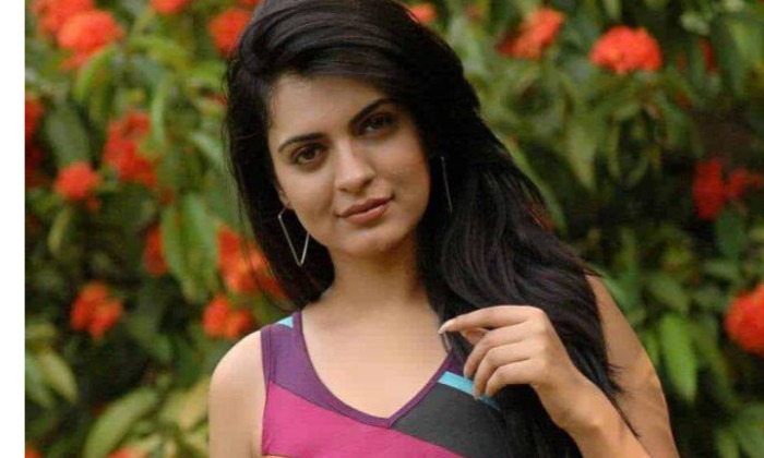  Child Artist Niharika Ready To Enter As A Heroine, Tollywood, Okkadu Movie, Supe-TeluguStop.com