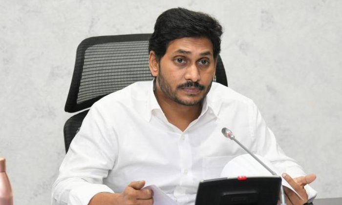  Jagan Is Unable To Stand Firm Even Though The Centeral Government Is Doing Injus-TeluguStop.com