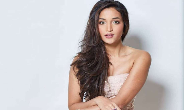  Kgf Beauty Srinidhi Shetty Romance With Ram Charan, Tollywood, Cobra Movie, Kgf-TeluguStop.com